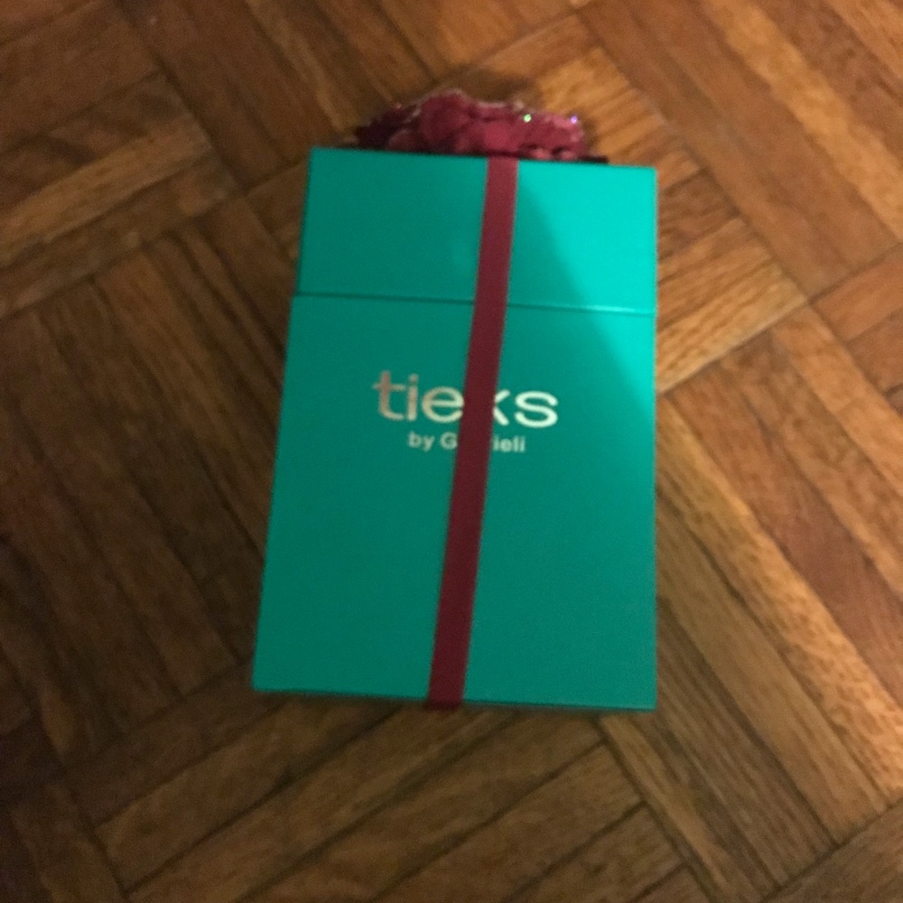 Size 7 ruby red patent tieks